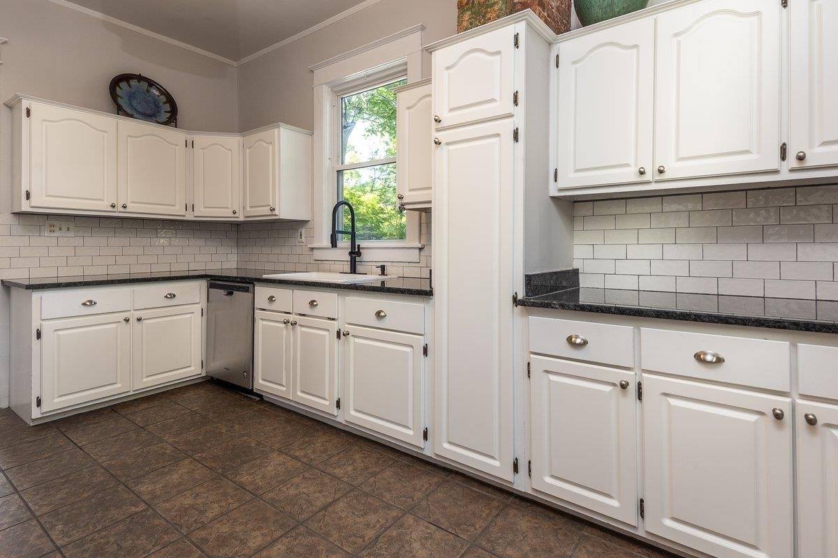 1557 Forest, Memphis, TN 38112