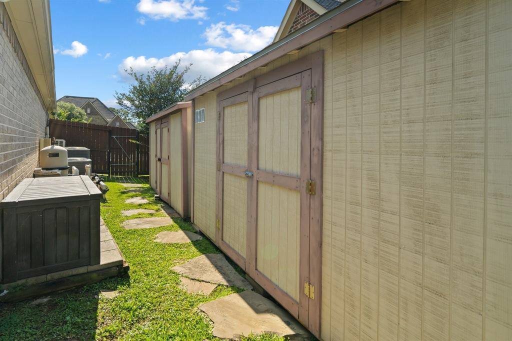 16406 Sawyer Knoll Lane, Houston, TX 77044