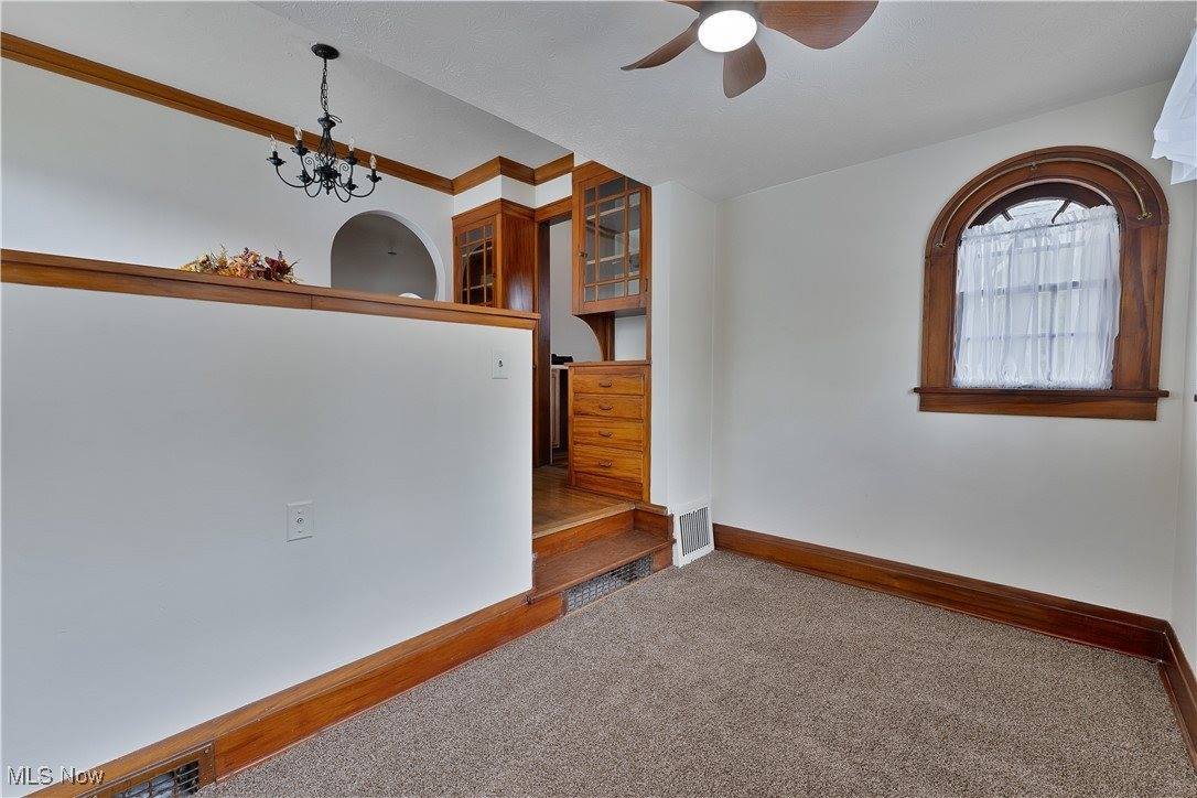 2004 Mahoning Avenue NW, Warren, OH 44483