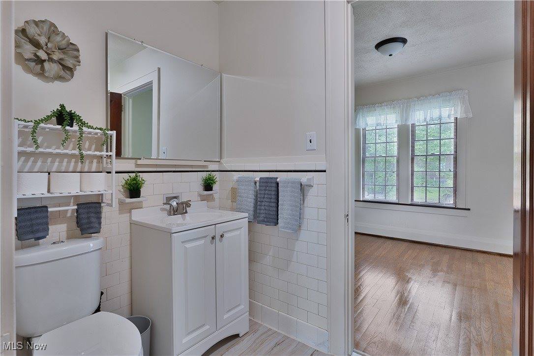 2004 Mahoning Avenue NW, Warren, OH 44483