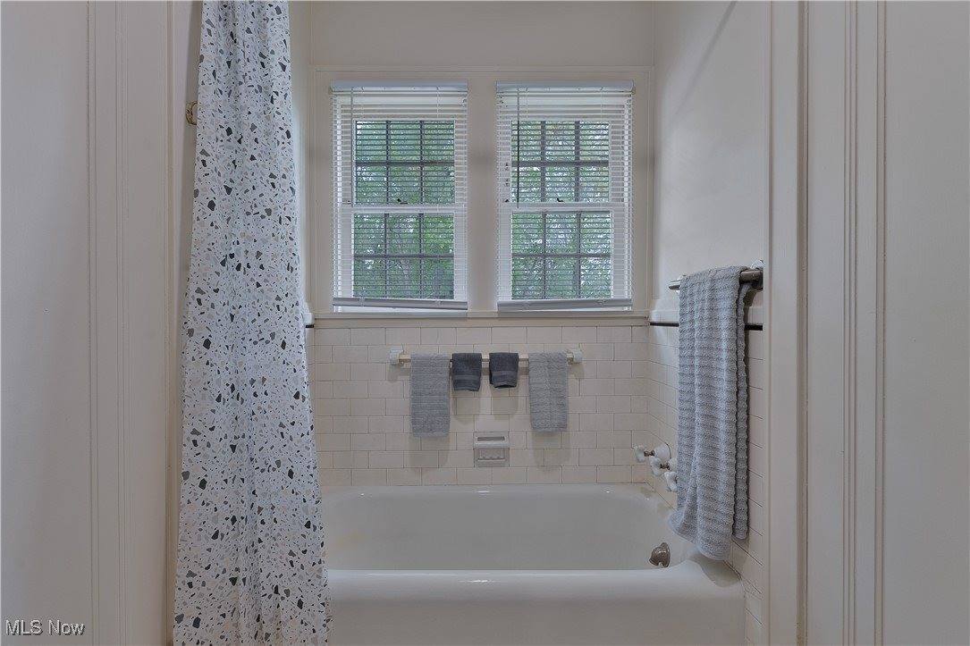 2004 Mahoning Avenue NW, Warren, OH 44483