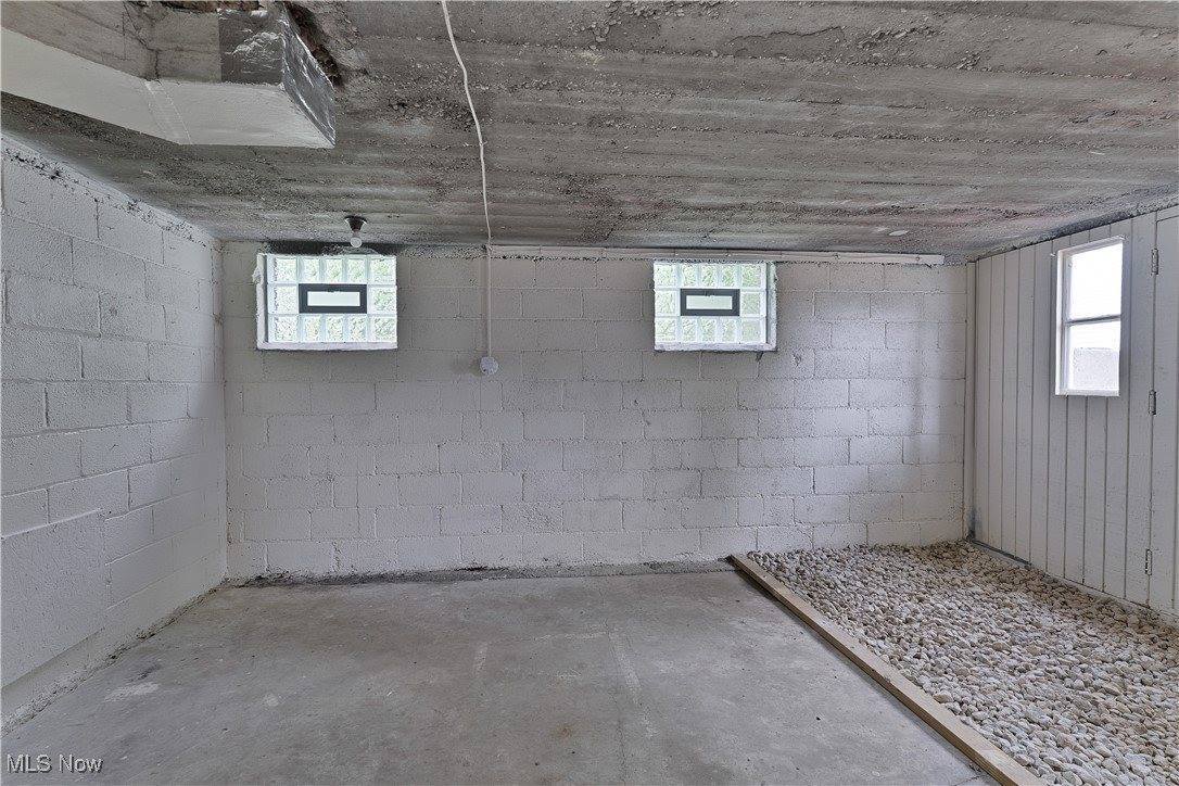 2004 Mahoning Avenue NW, Warren, OH 44483