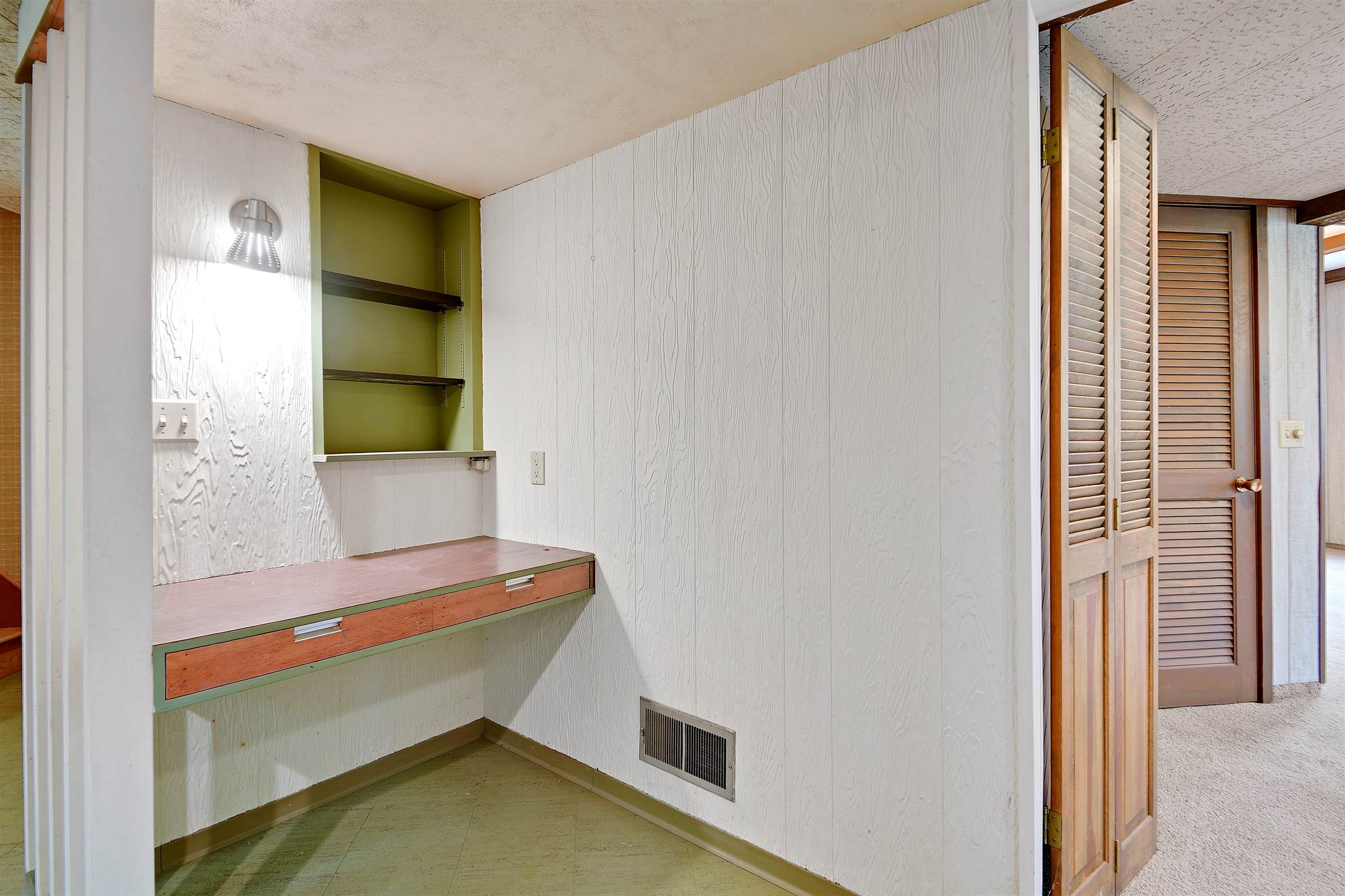 6521 Burnham Street, Merriam, KS 66202