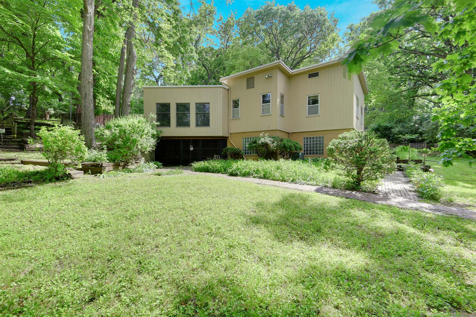 6521 Burnham Street, Merriam, KS 66202