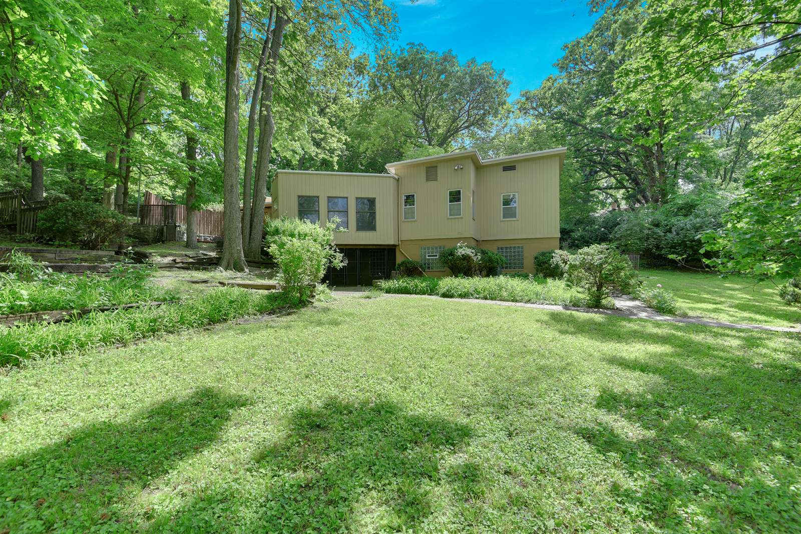 6521 Burnham Street, Merriam, KS 66202