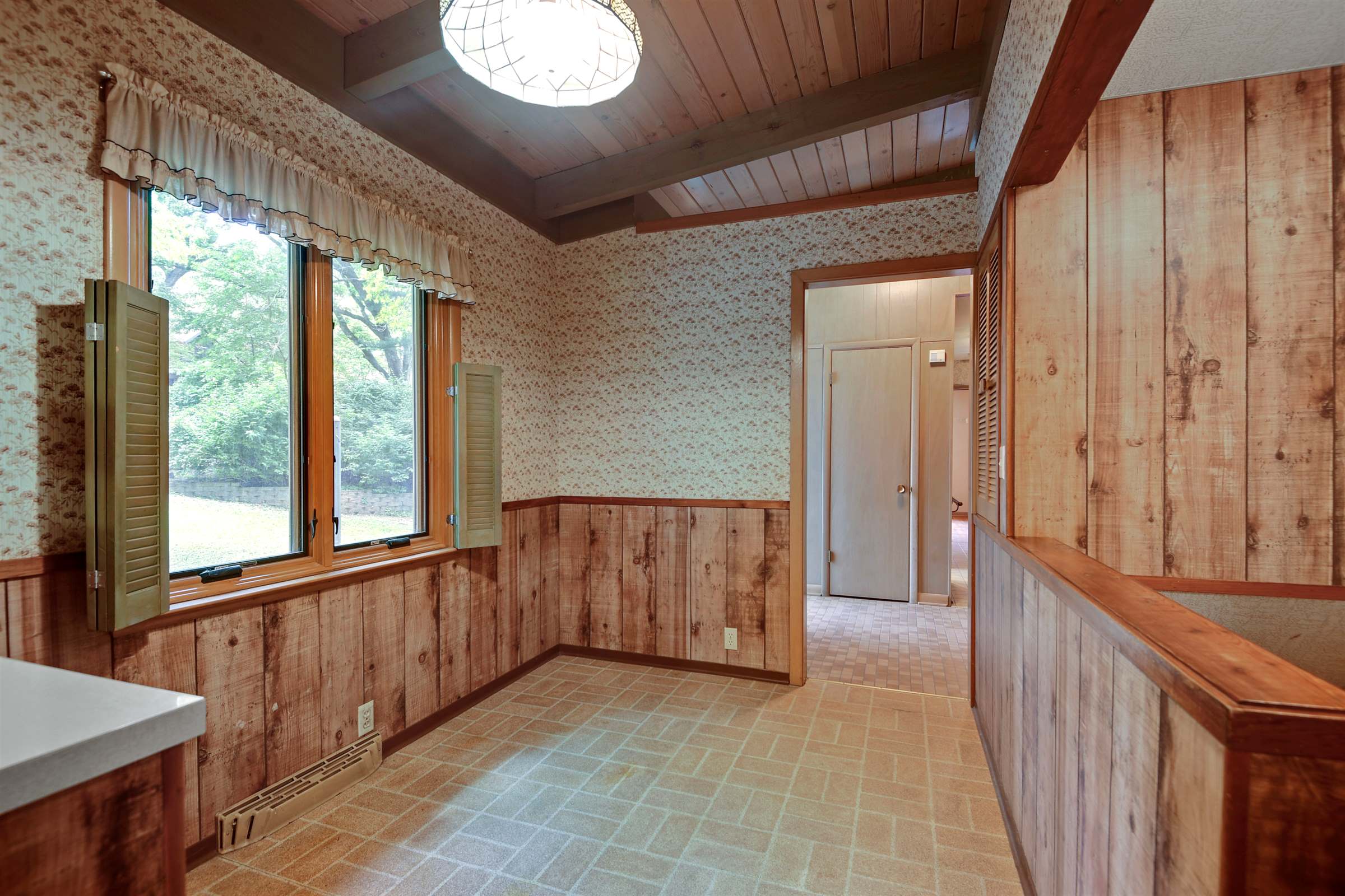 6521 Burnham Street, Merriam, KS 66202