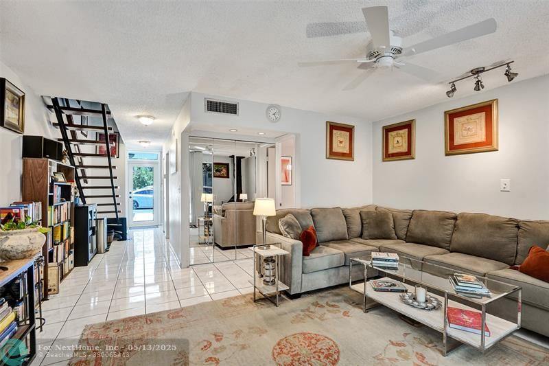 669 Cypress Ln 29B, Wilton Manors, FL 33305