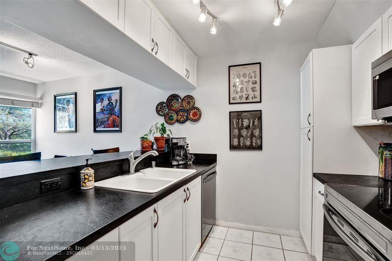 669 Cypress Ln 29B, Wilton Manors, FL 33305