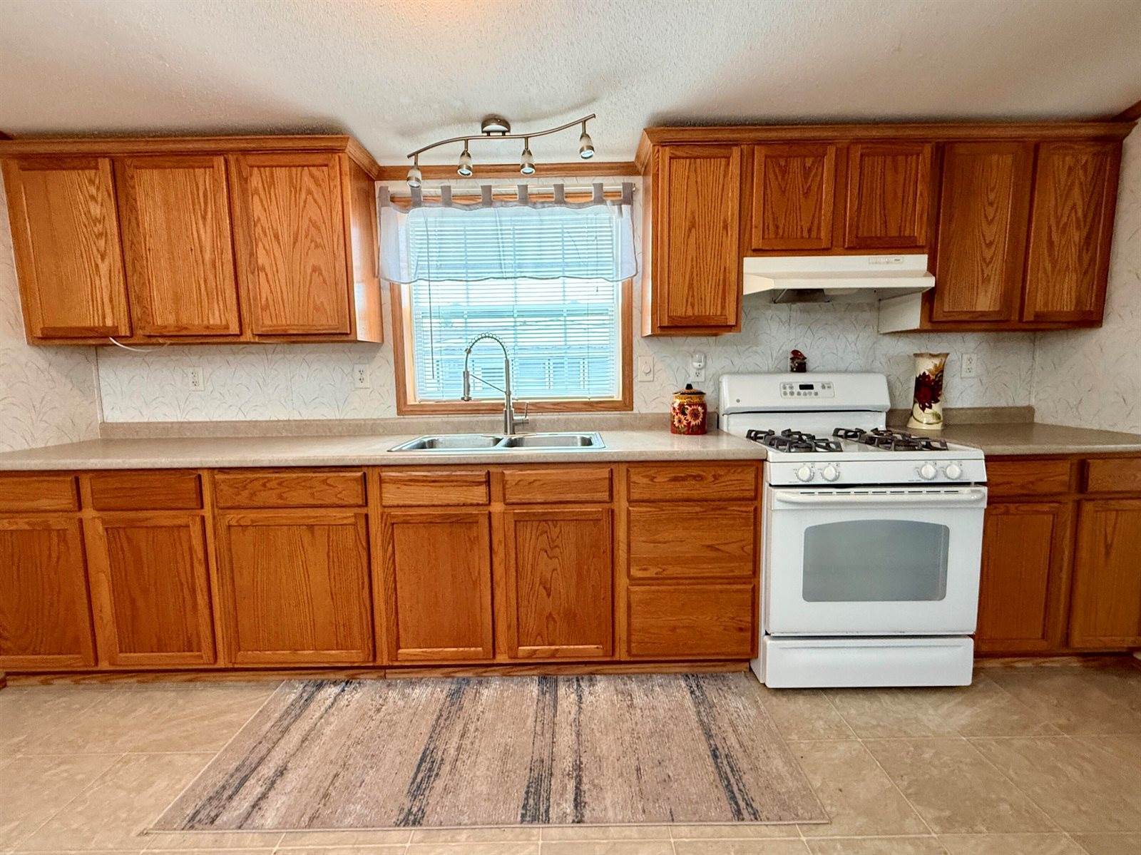 9 L Street, Bangor, ME 04401