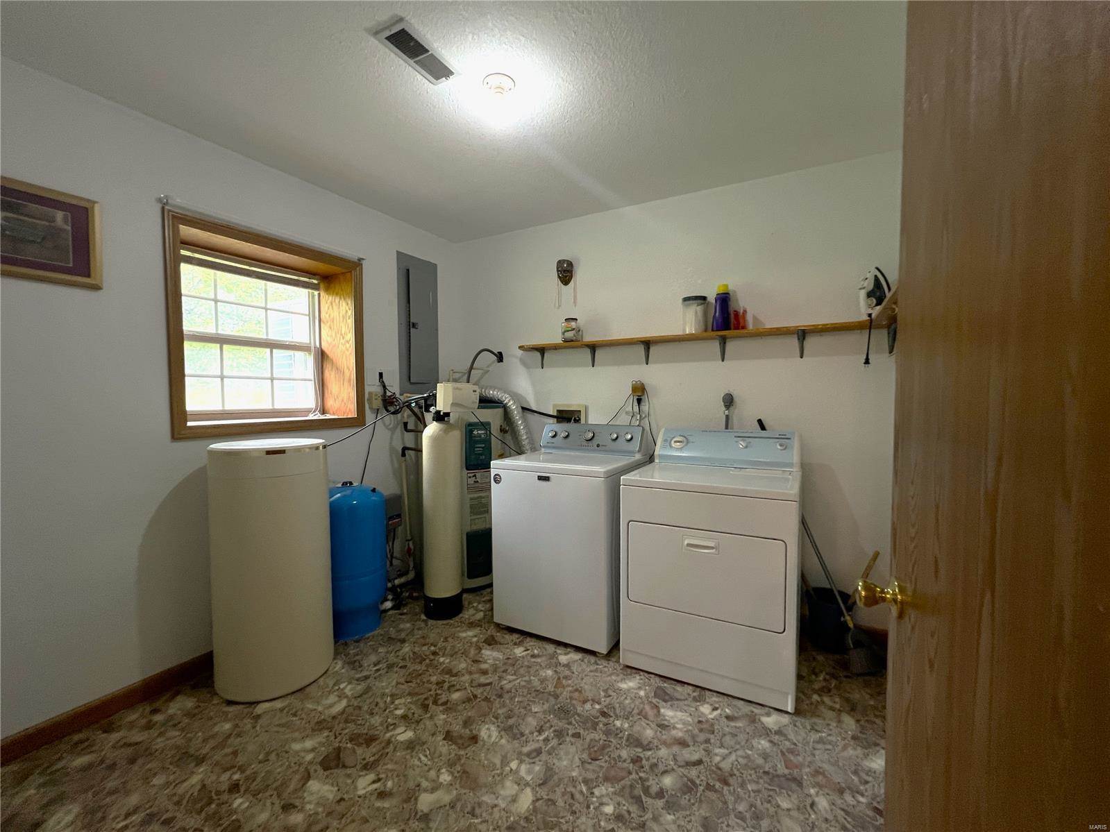 8 Highway K, Iberia, MO 65486