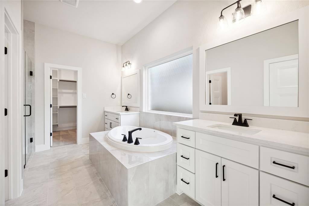 909 Boston Lane, River Oaks, TX 76114