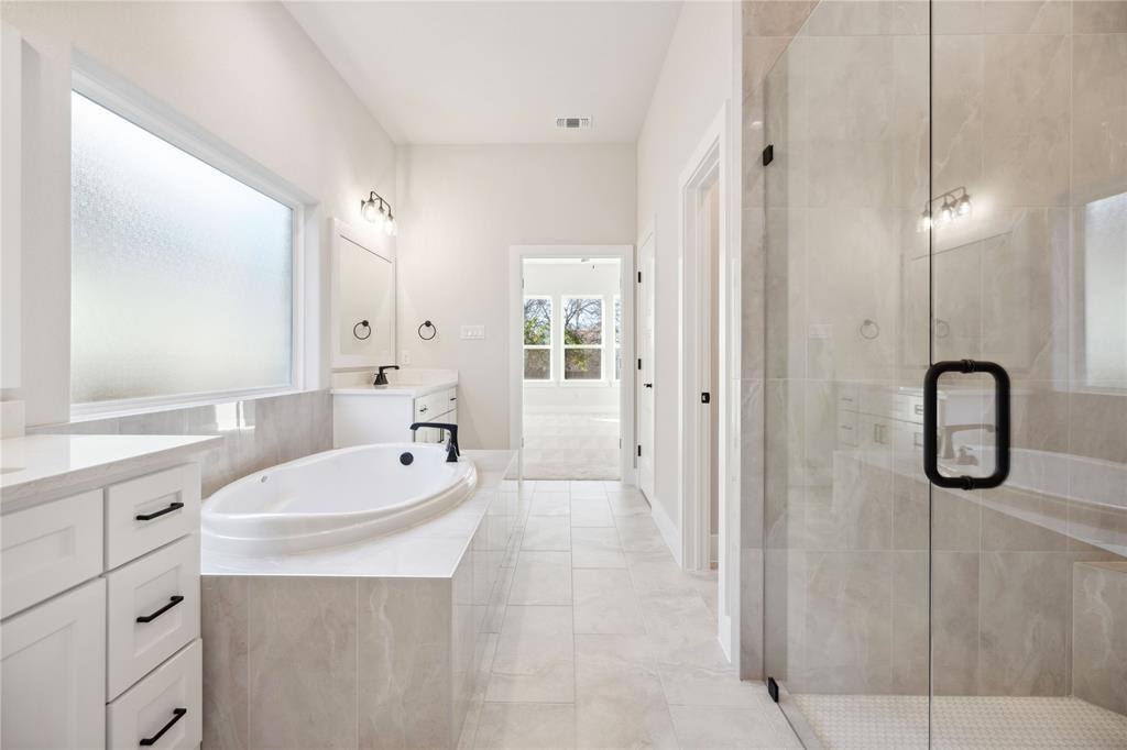 909 Boston Lane, River Oaks, TX 76114