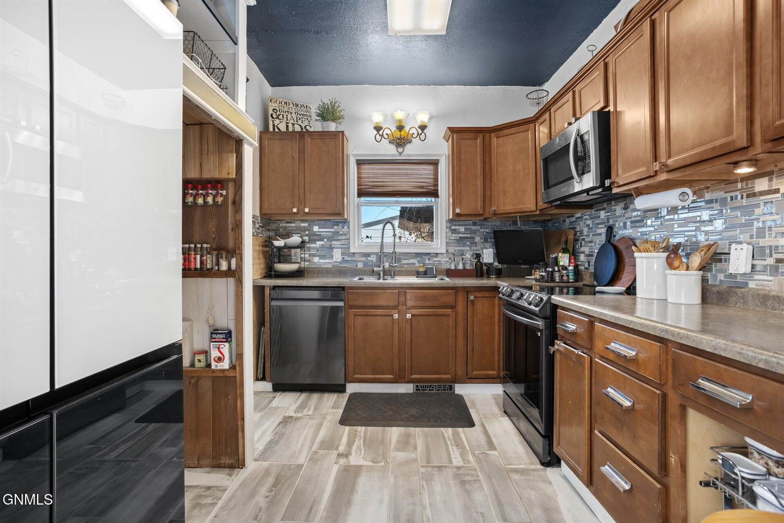 819 2nd Avenue East, Williston, ND 58801