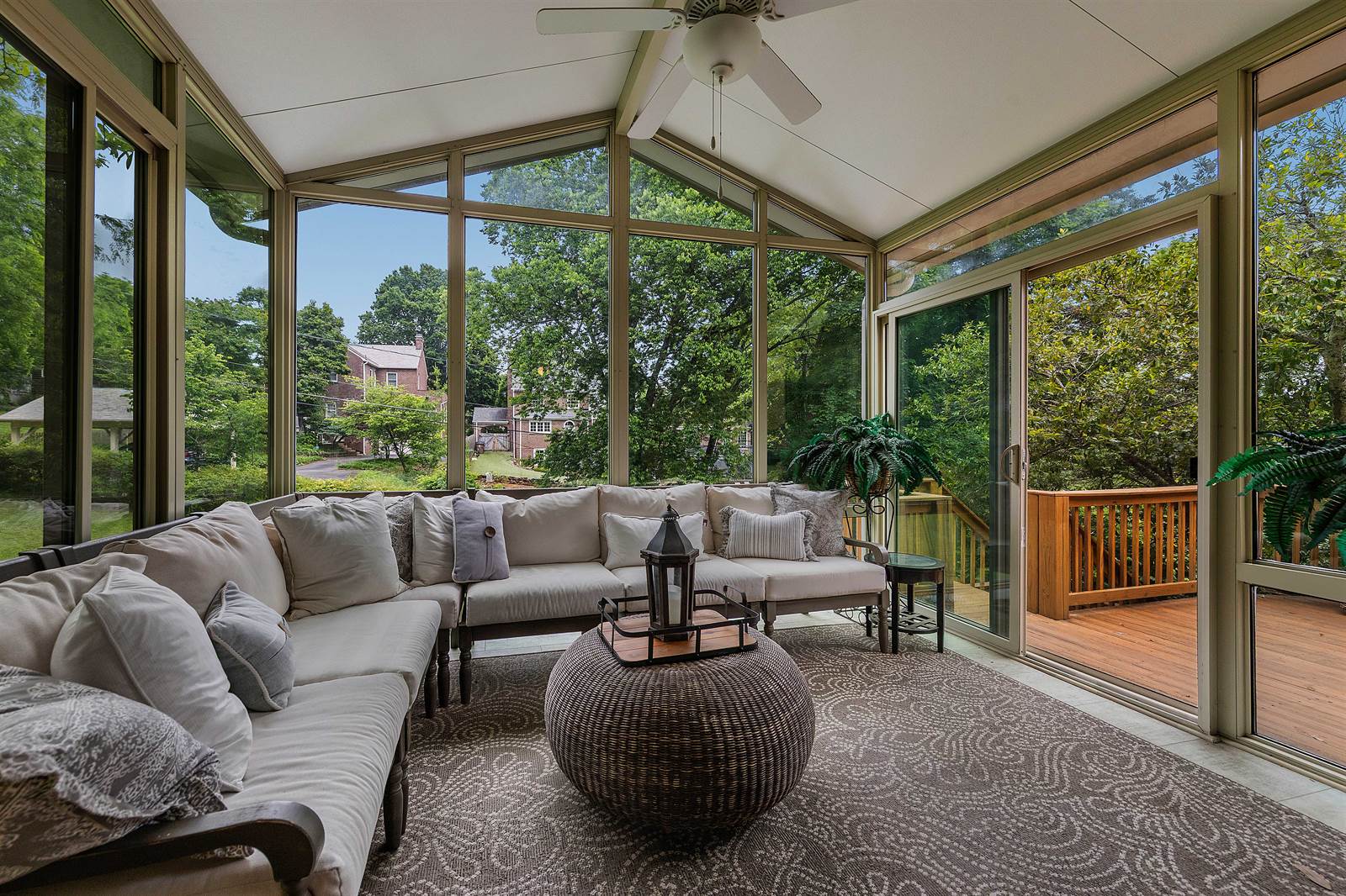 908 SW Iskagna Drive, Knoxville, TN 37919