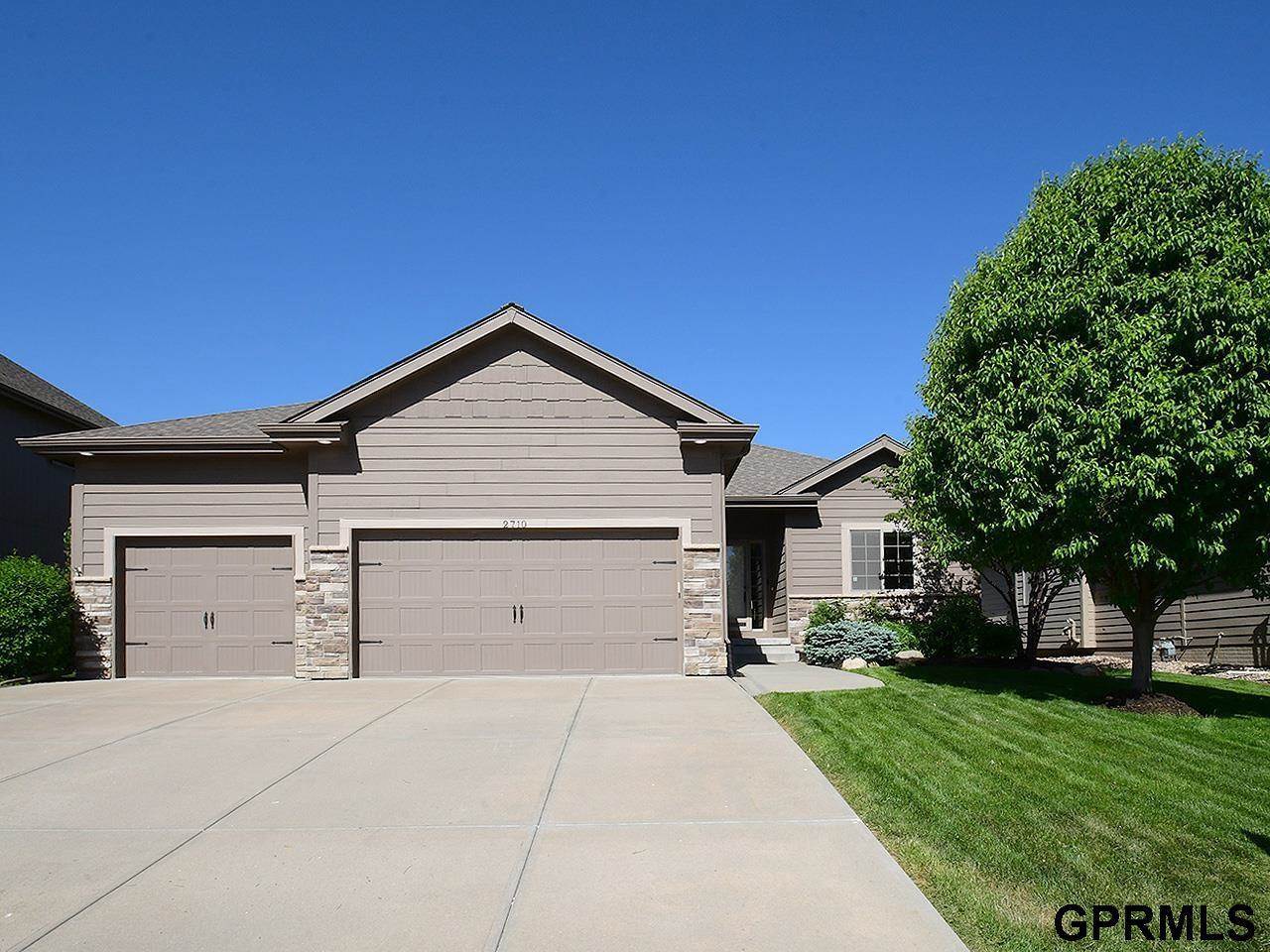 2710 North 189 Street, Elkhorn, NE 68022