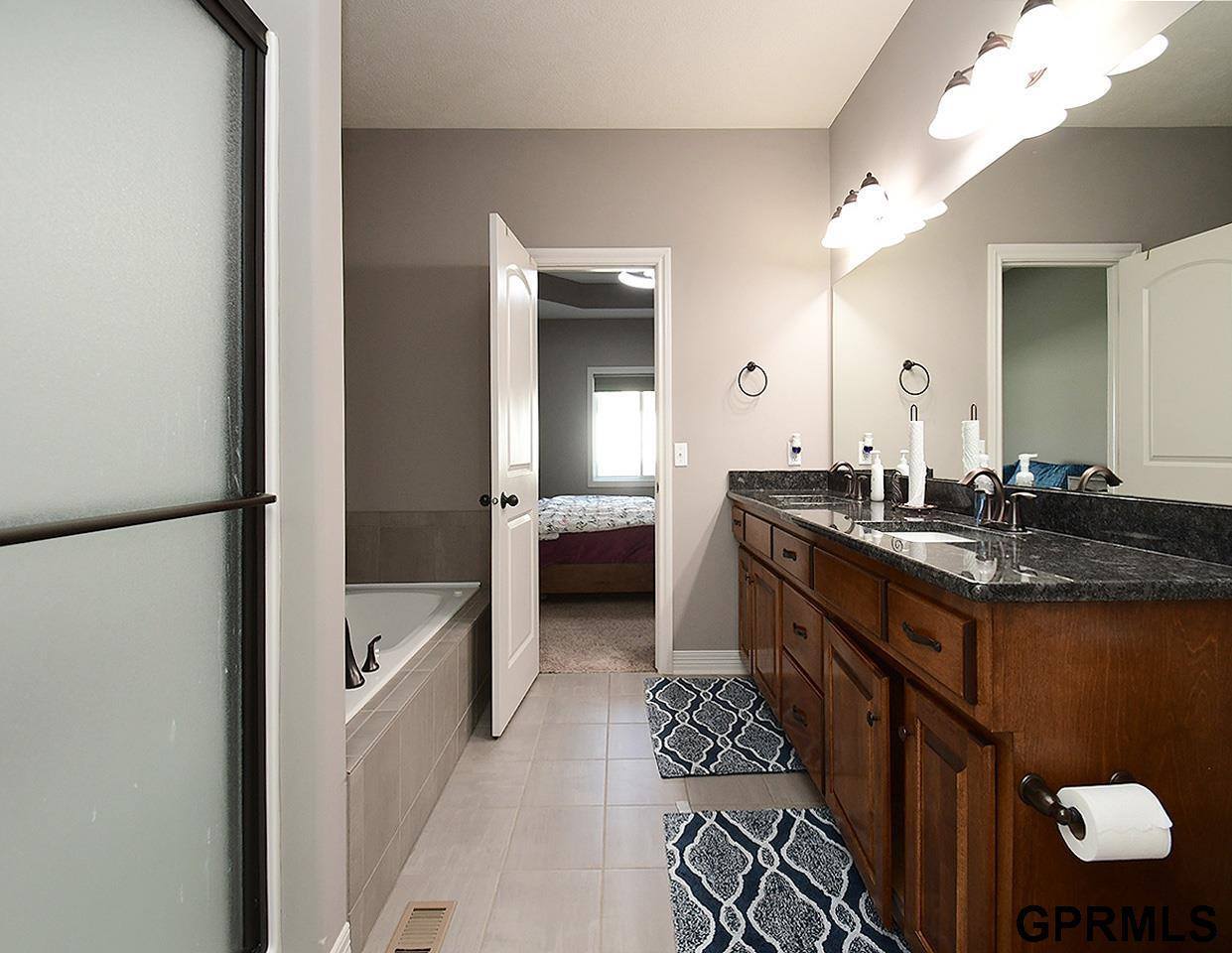 2710 North 189 Street, Elkhorn, NE 68022