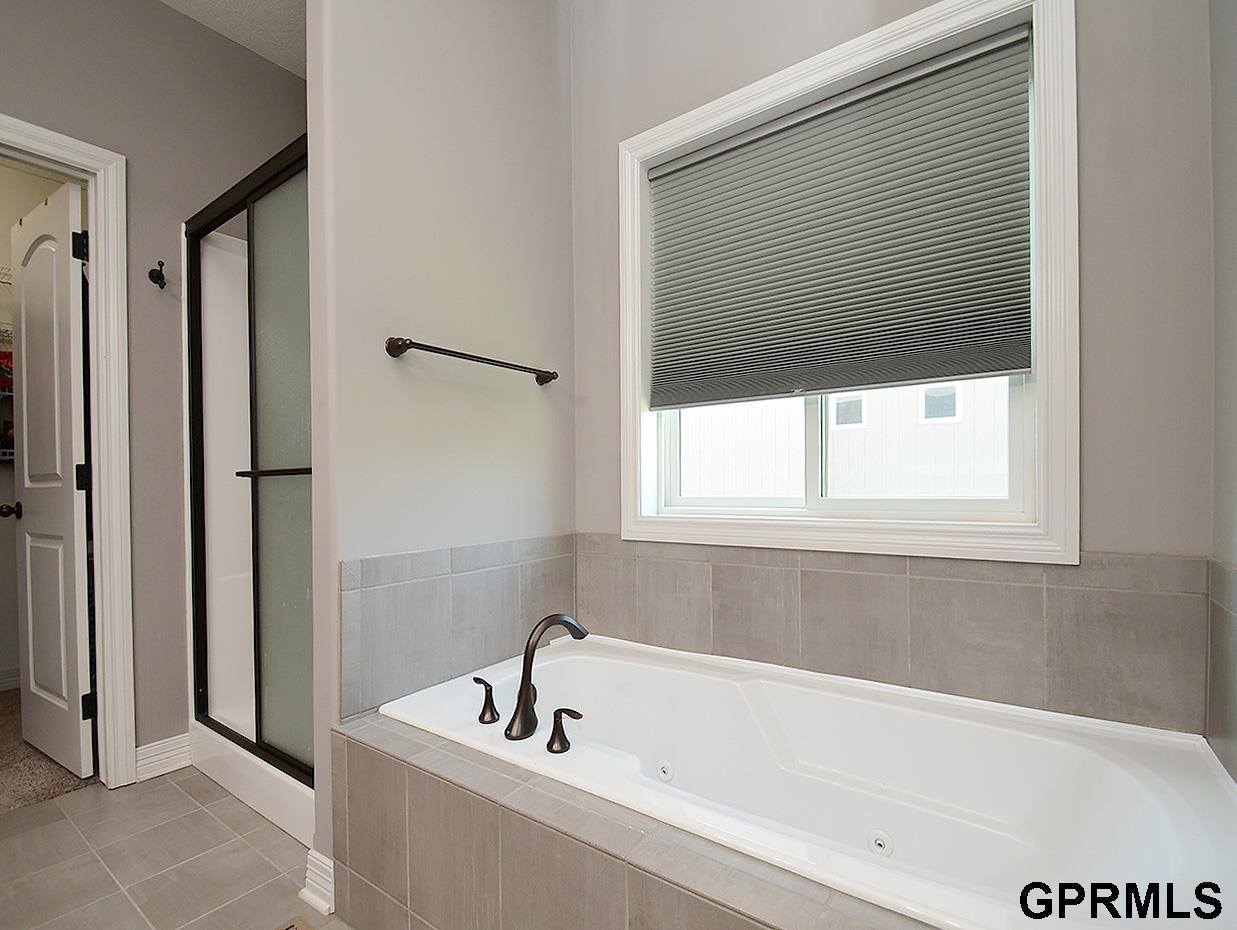 2710 North 189 Street, Elkhorn, NE 68022