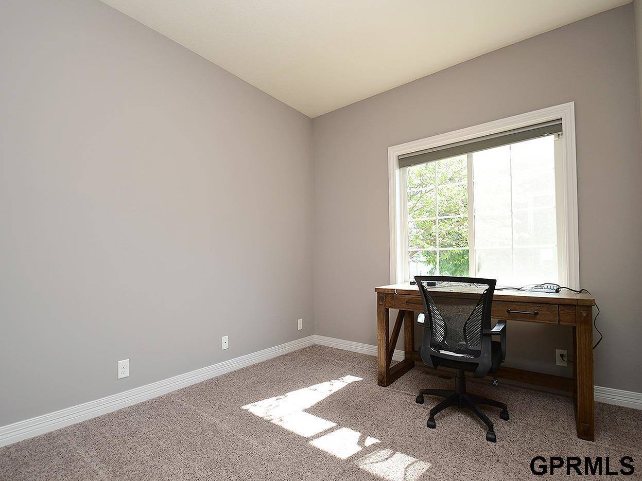 2710 North 189 Street, Elkhorn, NE 68022