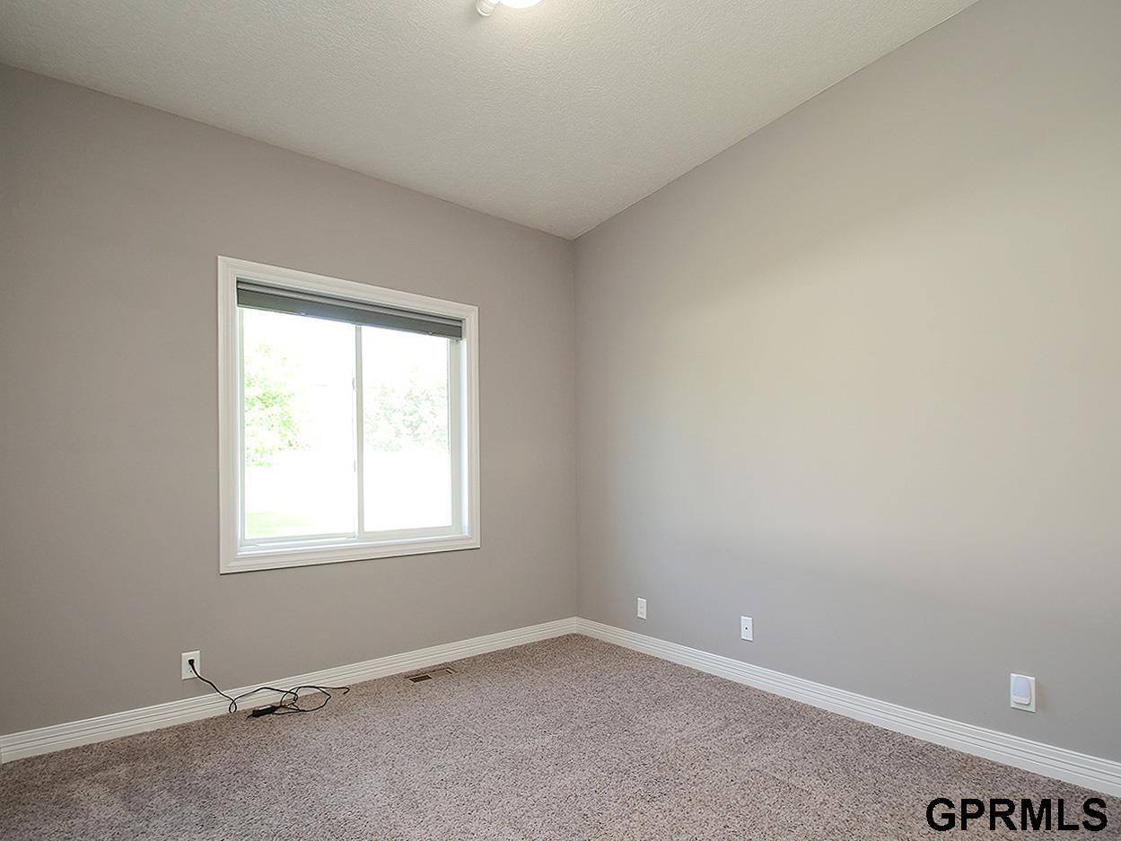 2710 North 189 Street, Elkhorn, NE 68022