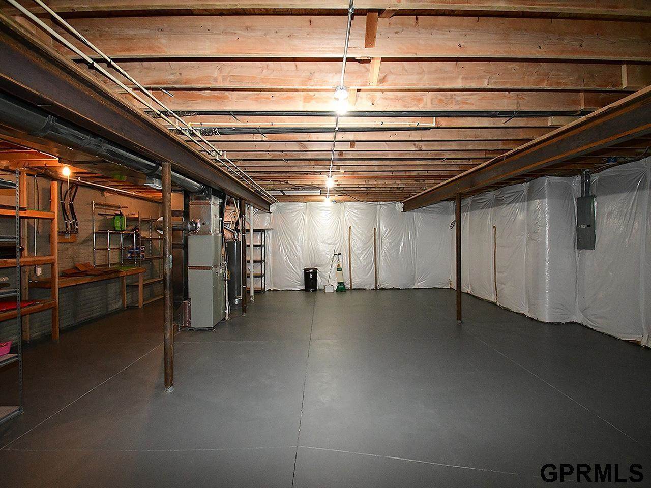 2710 North 189 Street, Elkhorn, NE 68022