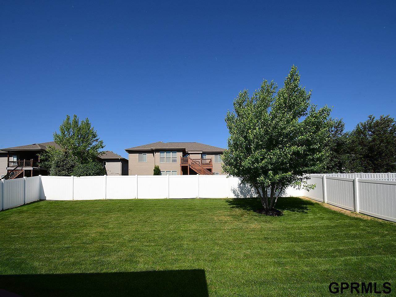 2710 North 189 Street, Elkhorn, NE 68022