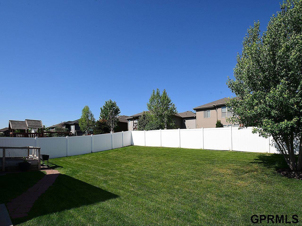 2710 North 189 Street, Elkhorn, NE 68022