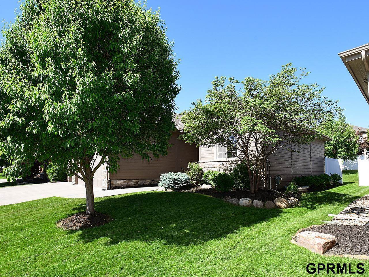 2710 North 189 Street, Elkhorn, NE 68022