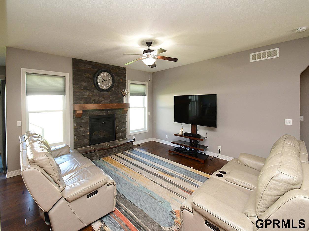 2710 North 189 Street, Elkhorn, NE 68022