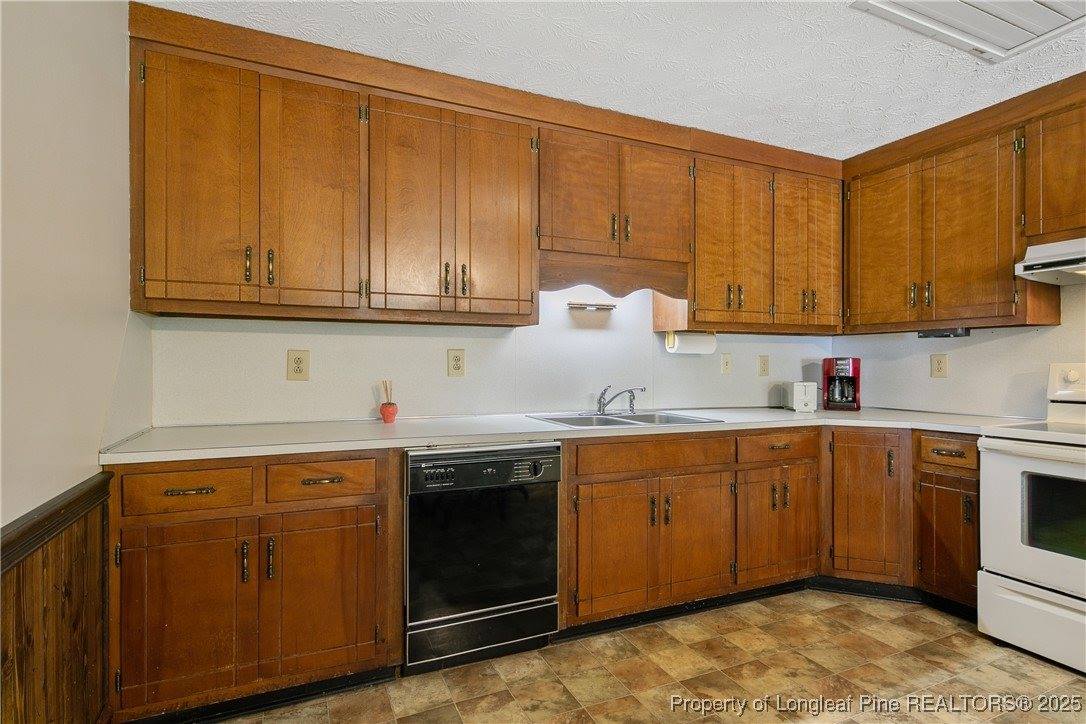 2530 Adkins Hill Drive, Fayetteville, NC 28306