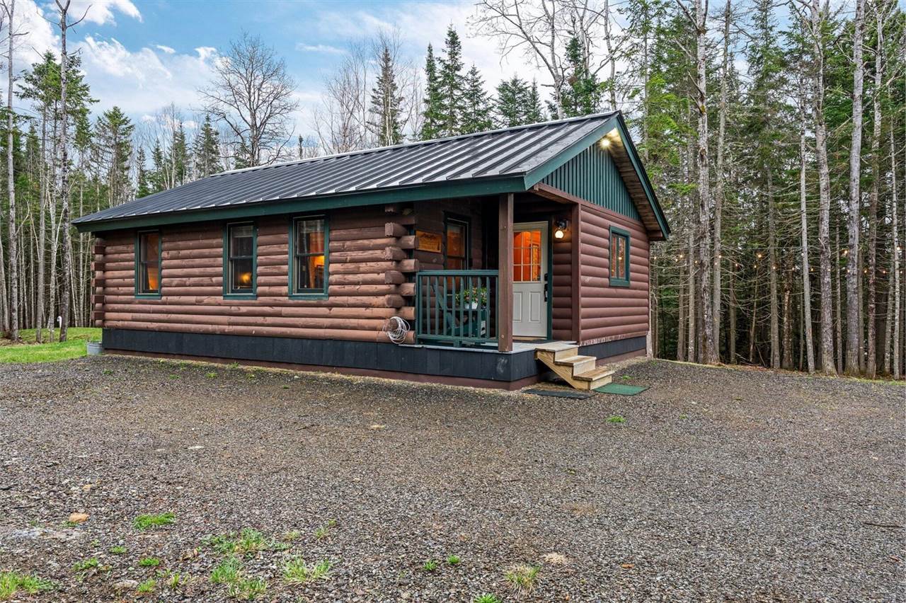 33 Big Snow Way, Rangeley, ME 04970
