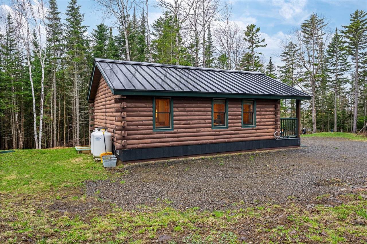 33 Big Snow Way, Rangeley, ME 04970