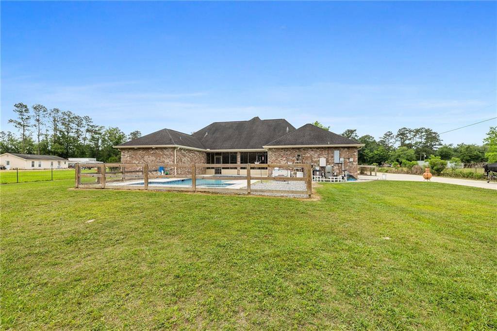 21121 Live Oak Lane, Ponchatoula, LA 70454