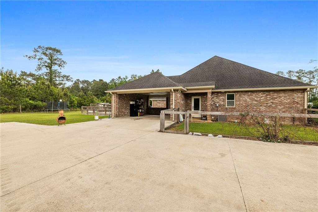 21121 Live Oak Lane, Ponchatoula, LA 70454