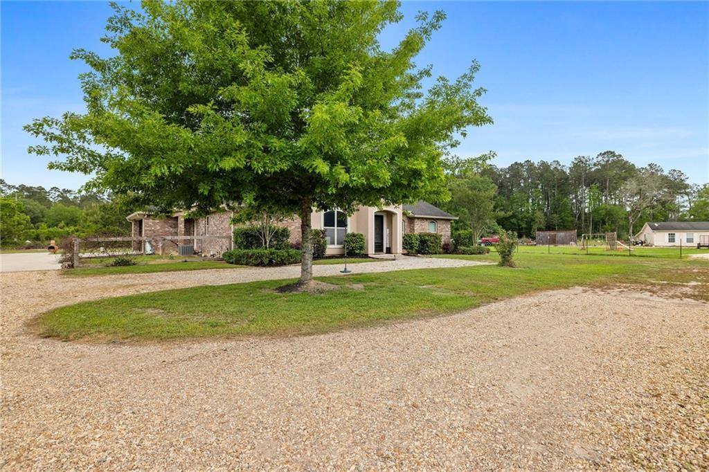 21121 Live Oak Lane, Ponchatoula, LA 70454