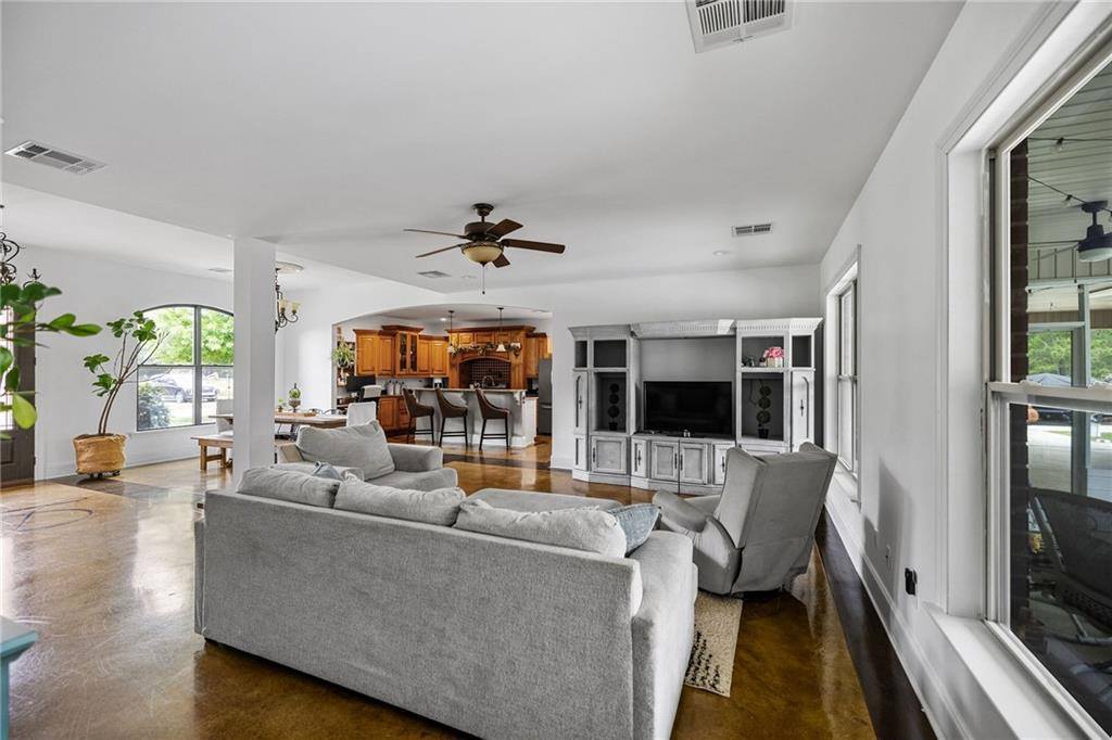 21121 Live Oak Lane, Ponchatoula, LA 70454