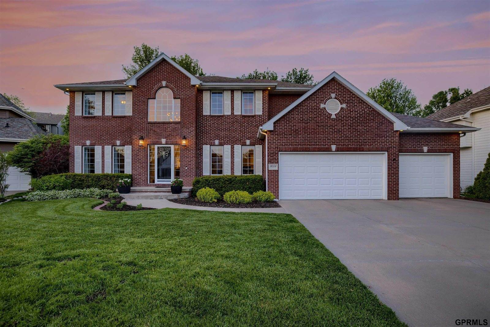 18320 Dupont Circle, Omaha, NE 68130