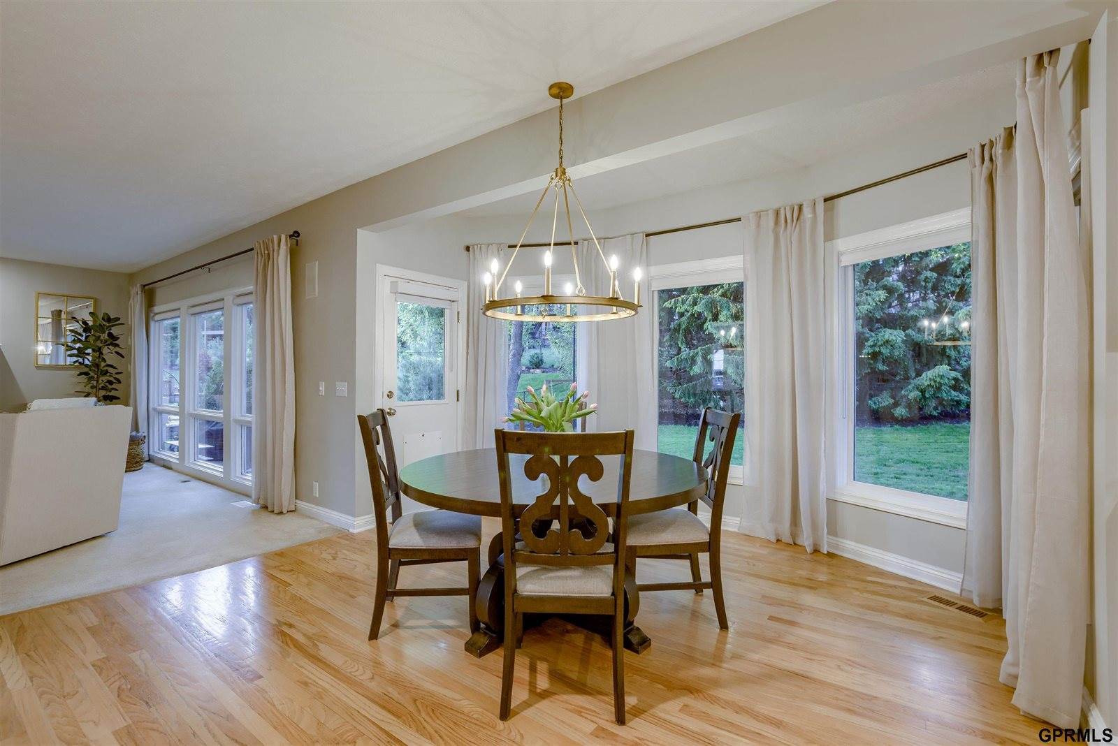 18320 Dupont Circle, Omaha, NE 68130