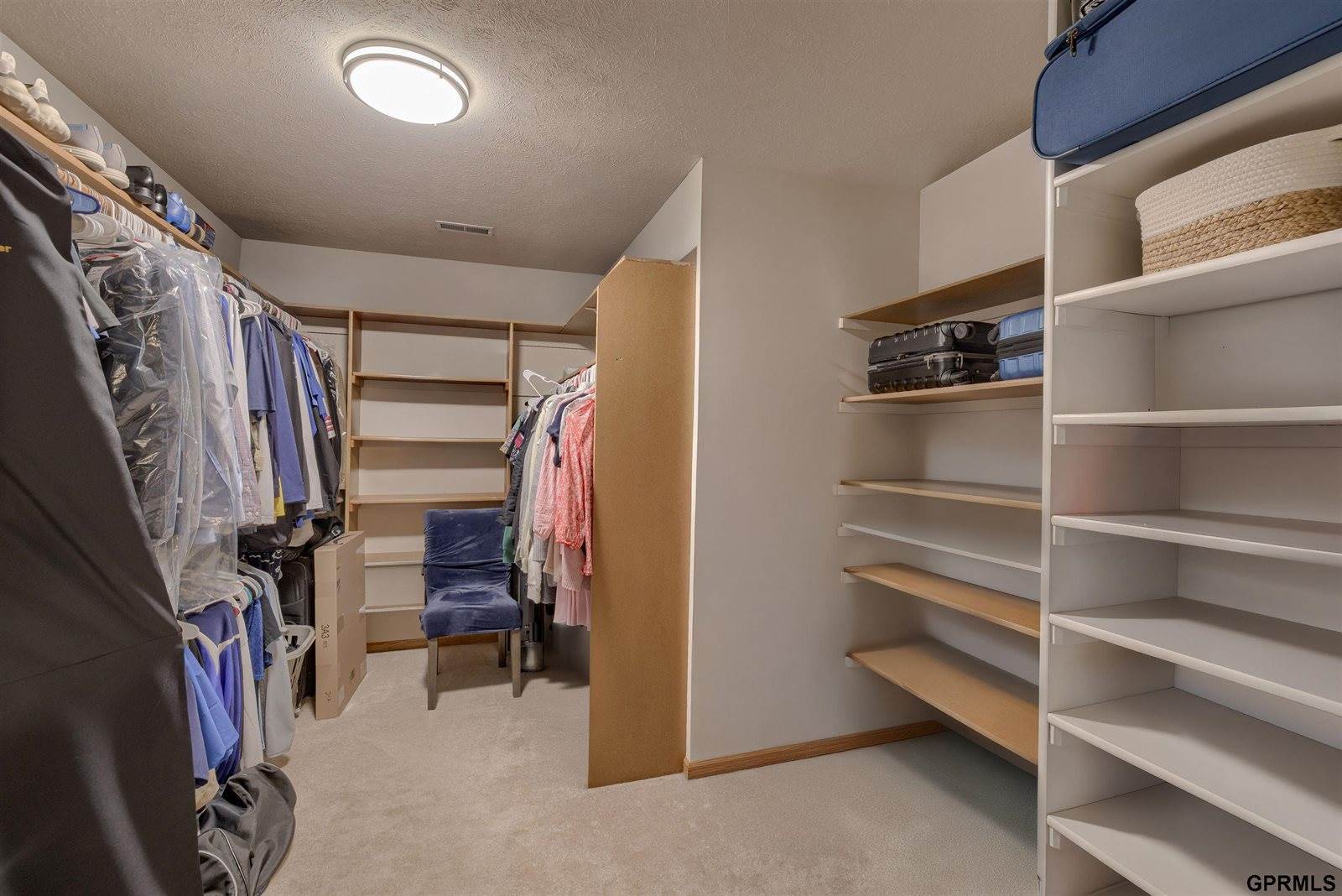 18320 Dupont Circle, Omaha, NE 68130