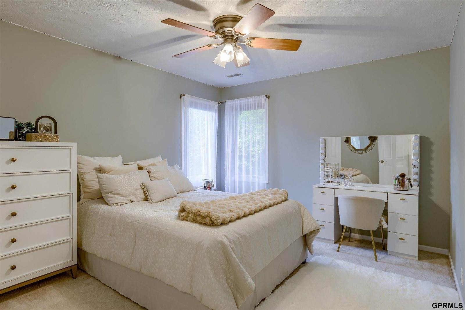 18320 Dupont Circle, Omaha, NE 68130