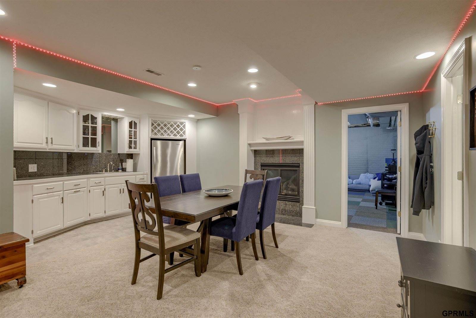 18320 Dupont Circle, Omaha, NE 68130