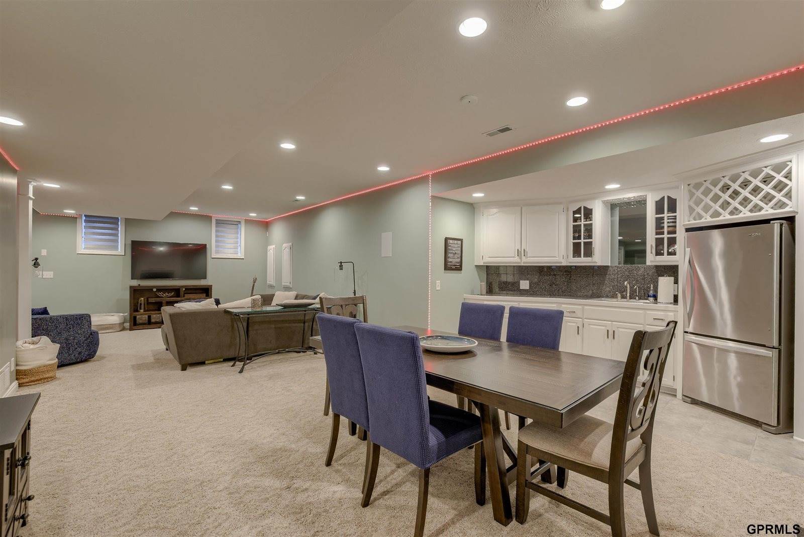 18320 Dupont Circle, Omaha, NE 68130