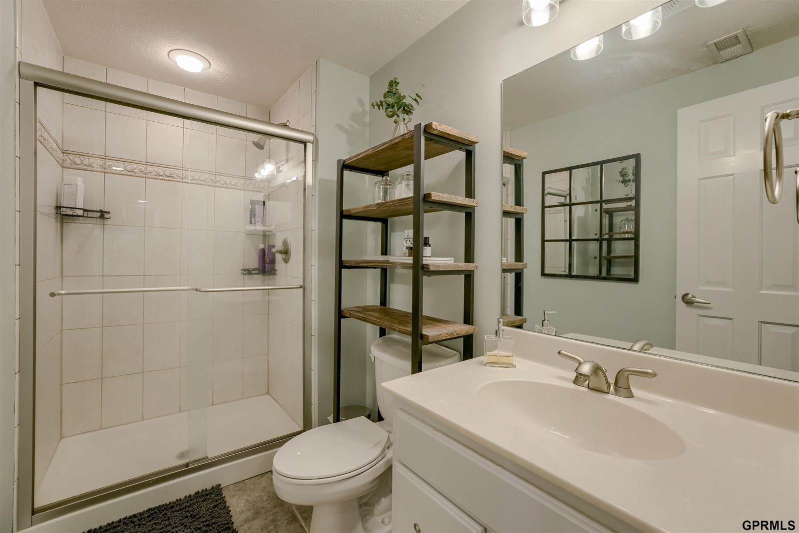 18320 Dupont Circle, Omaha, NE 68130