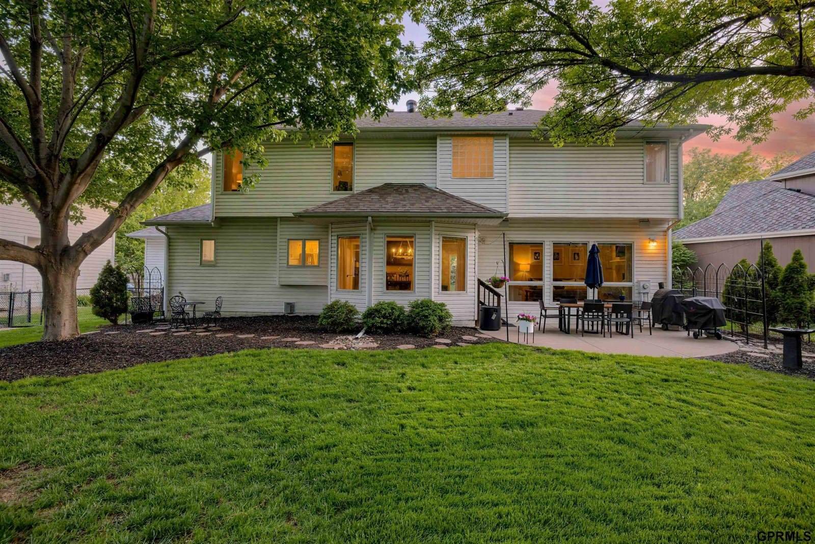 18320 Dupont Circle, Omaha, NE 68130