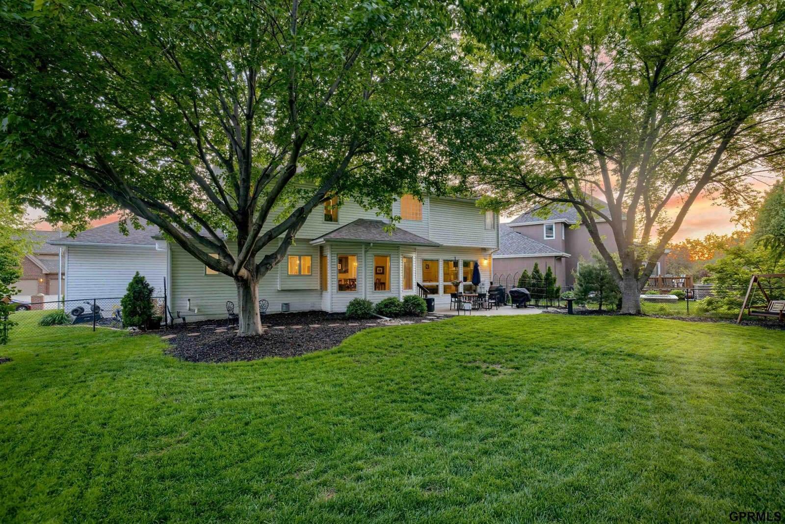 18320 Dupont Circle, Omaha, NE 68130