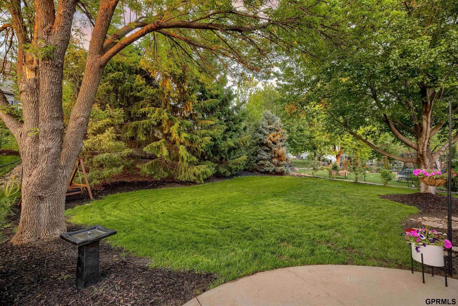 18320 Dupont Circle, Omaha, NE 68130