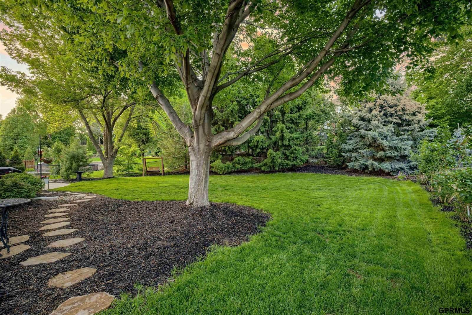 18320 Dupont Circle, Omaha, NE 68130