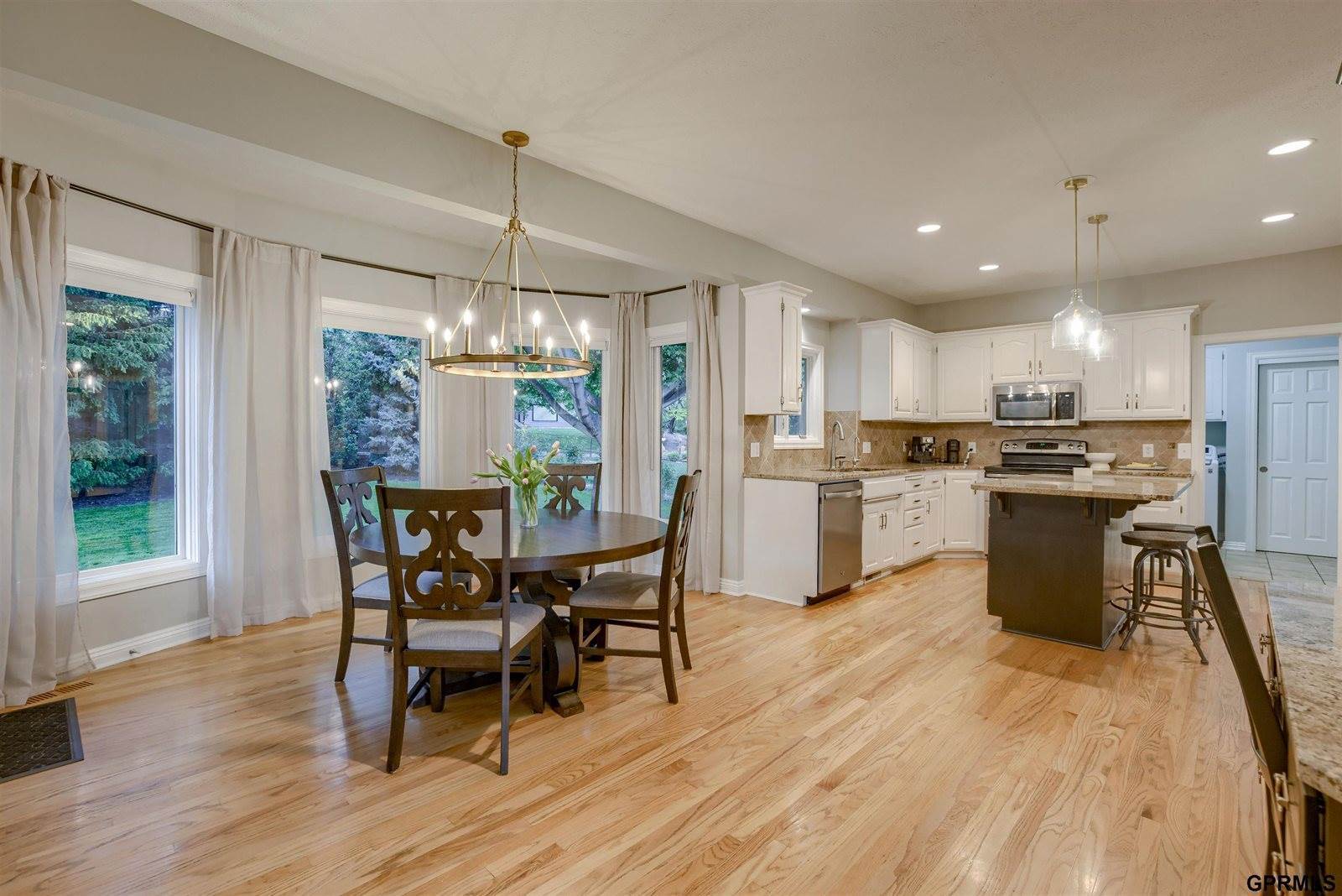 18320 Dupont Circle, Omaha, NE 68130