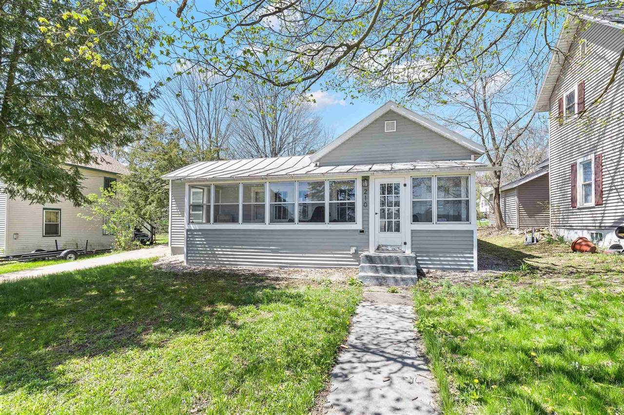210 S Franklin Street, Waupaca, WI 54981