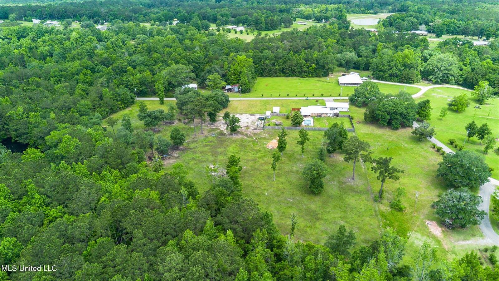 11192 Willie Lee Road, Picayune, MS 39466