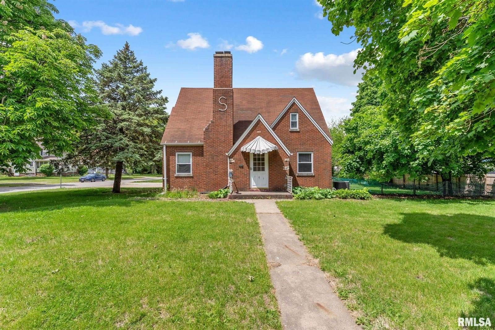 101 North Ridge Street, Cambridge, IL 61238